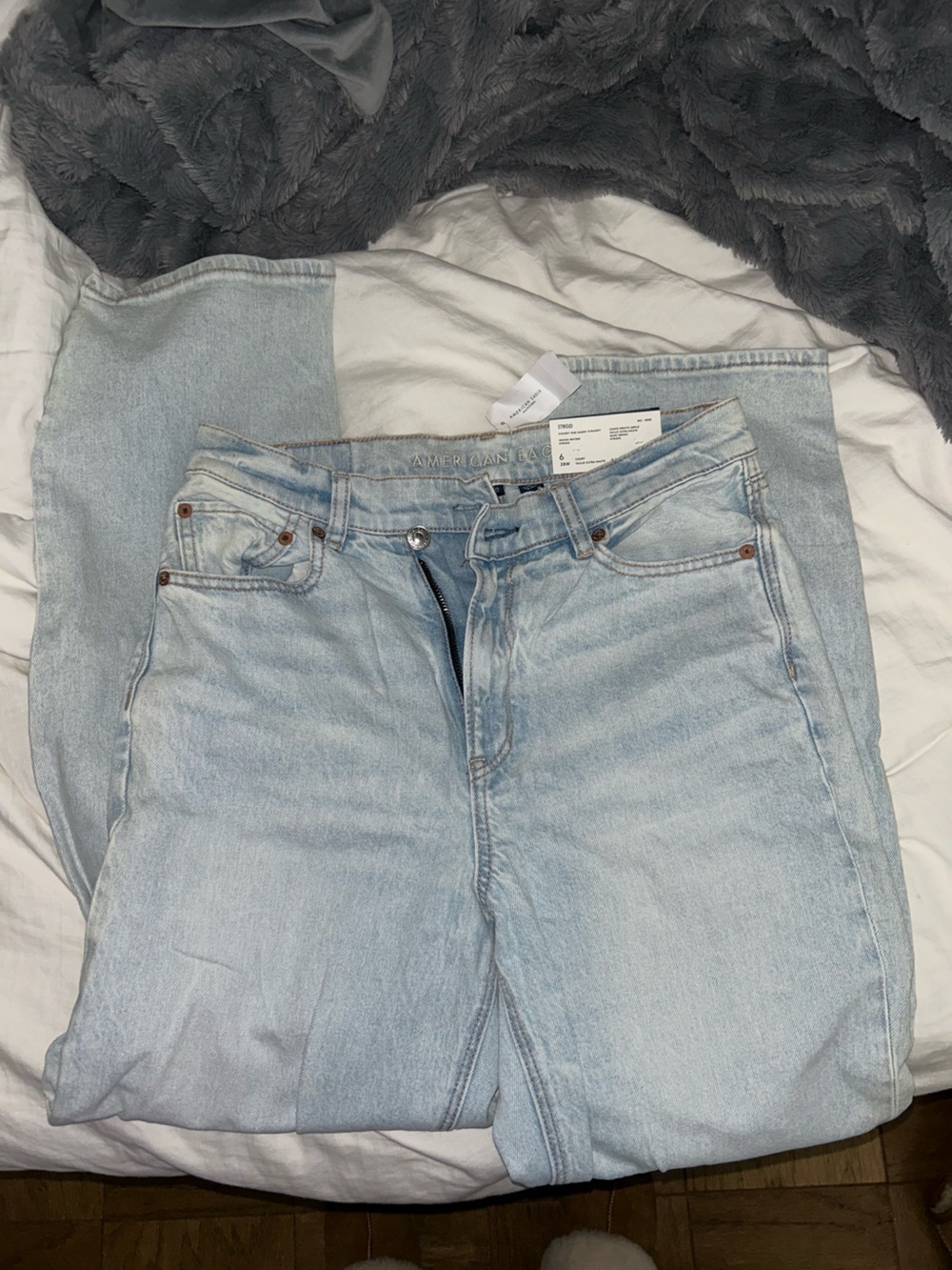 NWT American Eagle Light Wash Highest-Rise Baggy Straight Jeans